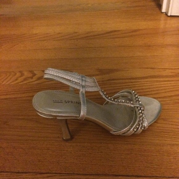 Silver heels - Picture 3 of 3